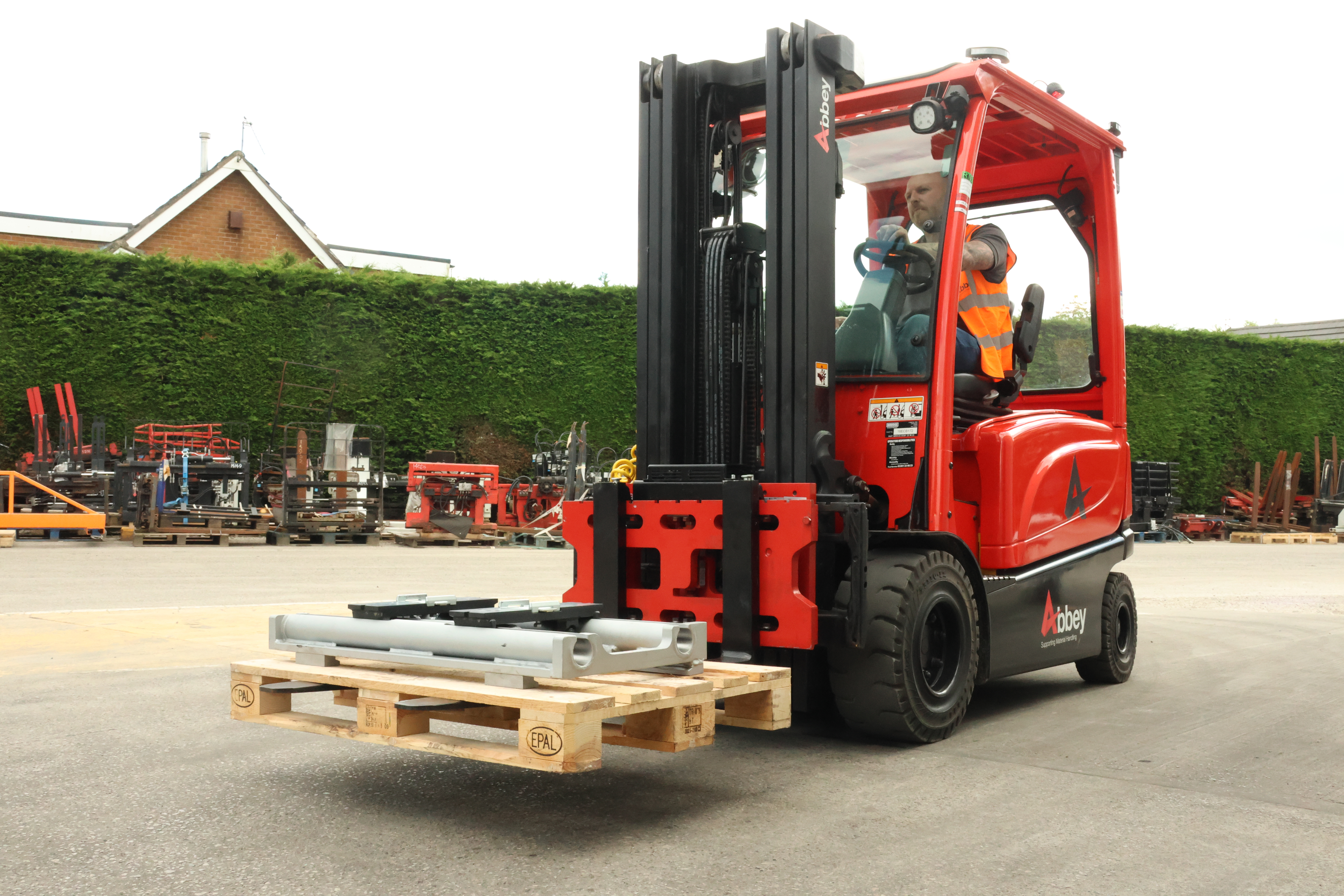 iCP forklift mobile weighing system is installed on the red abbey forklift truck while holding a wooden pallet